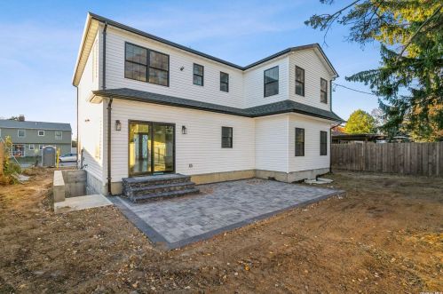 57 Bobwhite Ln, Hicksville NY  11801-4520 exterior