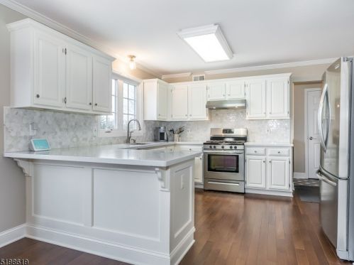 19 Country Meadow Rd, Hackettstown NJ  07840-5209 exterior