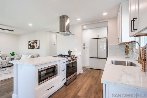 250 Delphinium St, Encinitas CA  92024-3303 exterior