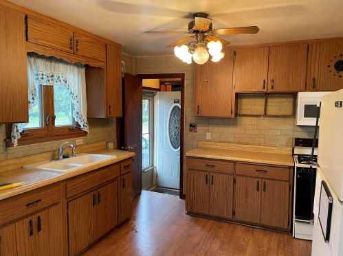 1324 35th St, Manitowoc, WI 54220-5924