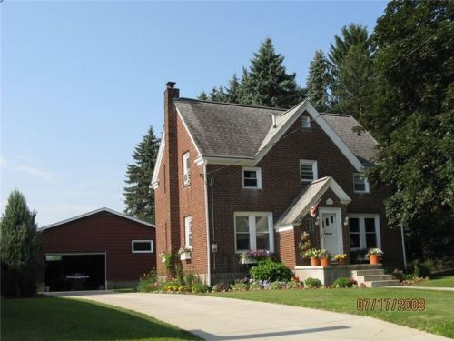 106 Bond St, Corry, PA 16407-1104