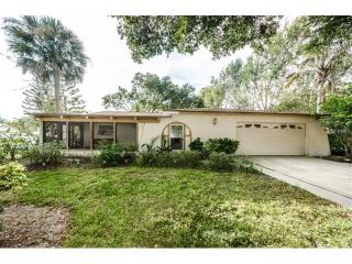 1484 Cottonwood Ter, Dunedin, FL 34698-4137