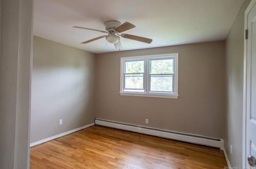 26 Brewer Dr, Bloomfield CT  06002-2010 exterior