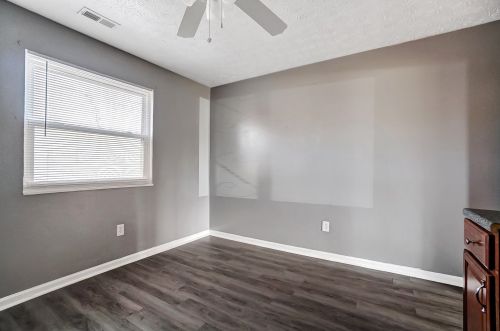 19 Plymouth Ln, Covington KY 41018-2757 exterior