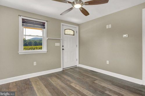 213 Zion Rd, Mount Holly Springs, PA 17065-1416