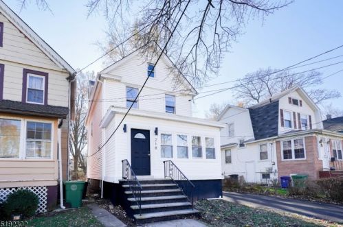 218 8th Ave, Roselle, NJ 07203-6000