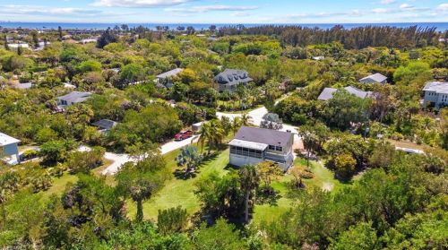 1717 Atlanta Plaza Dr, Sanibel, FL 33957-4307