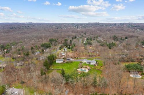 13 Rose Hill Rd, Airmont, NY 10901-3203