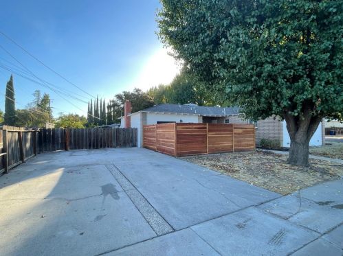 2202 Geneva Dr, Modesto CA  95350-2830 exterior