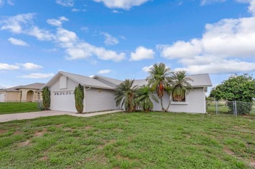 3900 9th St, Lehigh Acres, FL 33972-3756