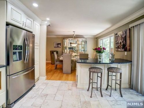 550 Franklin Ave, Franklin Lakes NJ  07417-2512 exterior