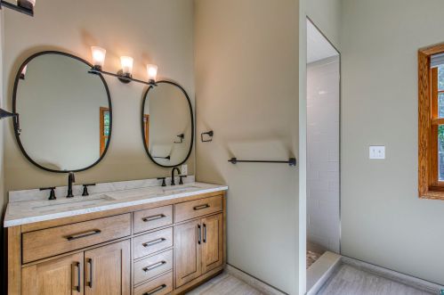 5078 Arrowhead Rd, Duluth MN 55811-1453 exterior