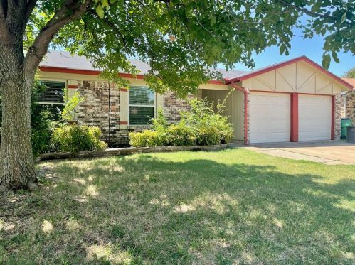 6241 Skylark Ln, Fort Worth, TX 76148-3346