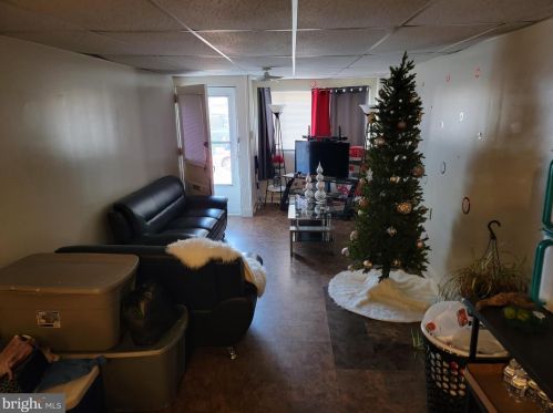 235 Cres St, Harrisburg PA 17104-1017 exterior