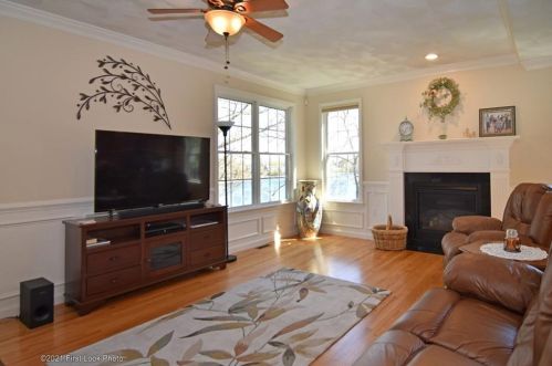 44 Boulevard Ave, Lincoln RI  02865-2108 exterior