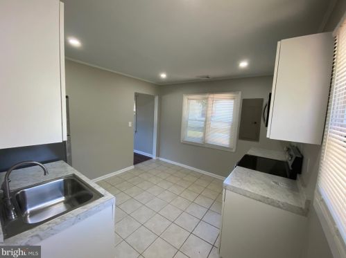 1404 Brook Ln, Wilmington, DE 19805-1232