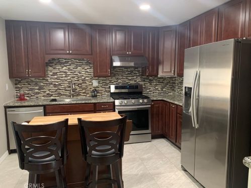 16705 Minter Ct, Santa Clarita CA  91387-3275 exterior