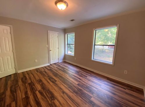 917 Indian Creek Dr, Stone Mountain GA  30083-4695 exterior