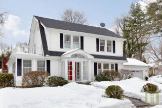 22 Hubbard Ct, Stamford, CT 06902-2204