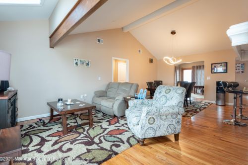 331 Sunset Dr, Pelican Island NJ  08751-2242 exterior