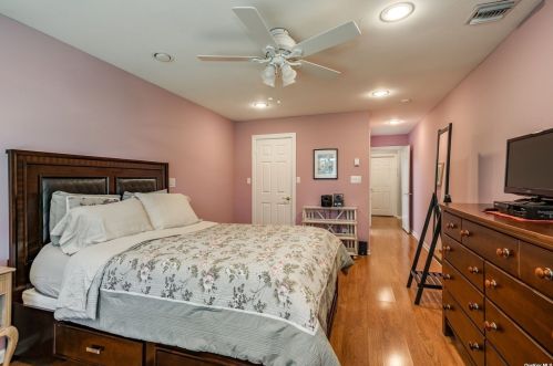 35 Standish Dr, Mount Sinai NY  11766-2621 exterior