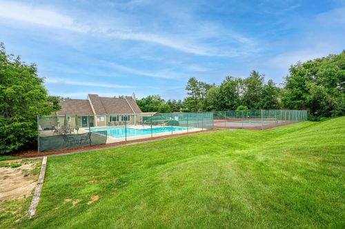 27 Cadogan Way, Nashua NH 03062-2286 exterior