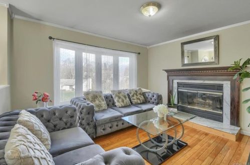 20 Sabrina Ln, Crotonville NY  10562-3456 exterior