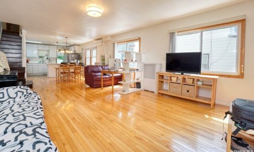5 Pearce Pl, Great Neck, NY 11021-3238