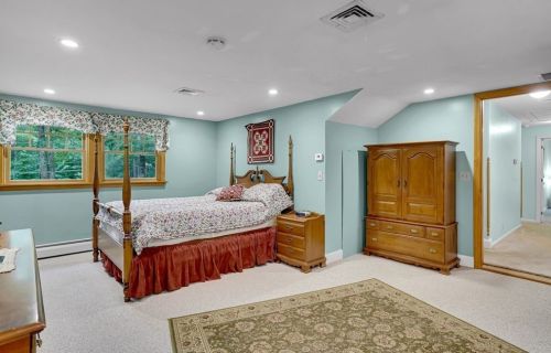 15 Danbury Cir, Amherst NH  03031-2016 exterior