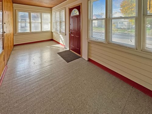 1023 Main St, Waukesha, WI 53186-5256