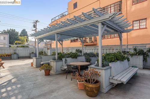 2550 Dana St, Berkeley CA  94704-2815 exterior