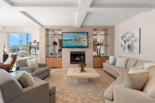 3328 Crown Pt Dr, San Diego CA 92109-6711 exterior