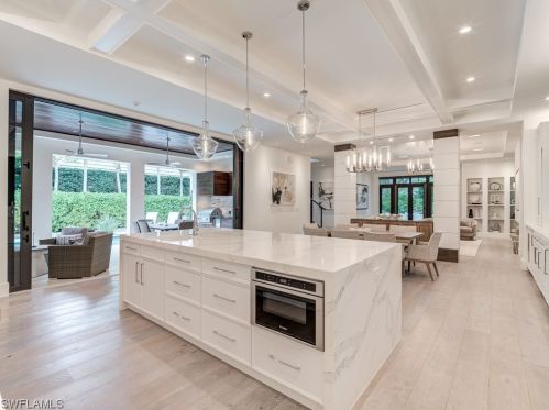 336 1st Ave, Naples FL  34102-5905 exterior