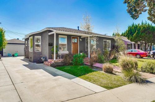 5438 Walkerton St, Long Beach, CA 90808-1946