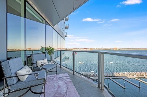 50 Liberty Dr, Boston MA  02210-1299 exterior