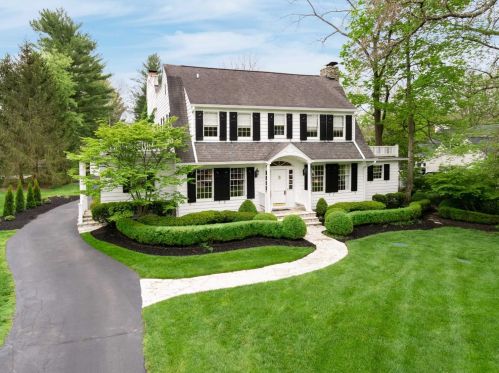 211 Rugby Ave, Terrace Park, OH 45174-1154