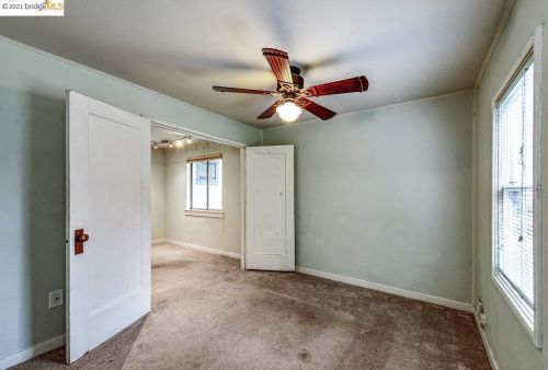 4327 Essex St, Oakland CA 94608-1216 exterior