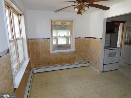 308 Howell Dr, New Castle DE 19720-2751 exterior