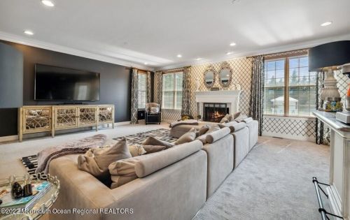 6 Courtney Ct, East Freehold NJ 07728-9563 exterior