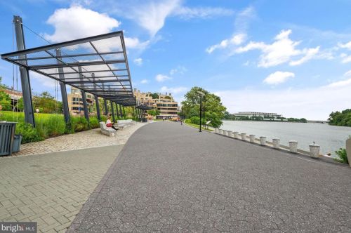 3925 Davis Pl, Washington DC  20007-1232 exterior