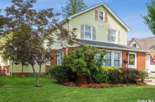 112 Geranium Ave, Floral Park, NY 11001-3035