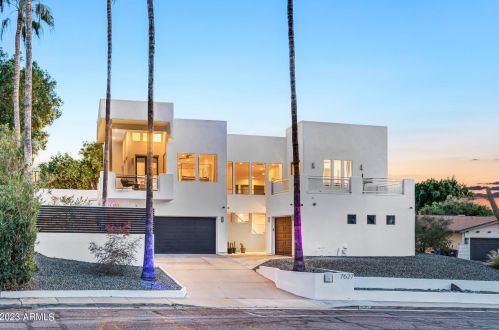 7627 22nd St, Phoenix AZ  85020-4706 exterior