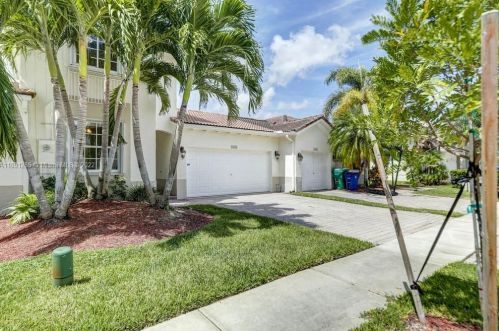 18640 28th St, Hollywood, FL 33029-2430