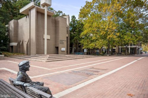 2314 Horseferry Ct, Herndon VA  20191-2718 exterior