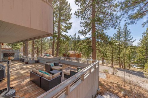 358 Skidder Trl, Truckee CA  96161-3928 exterior