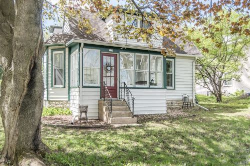579 Concord Rd, Oconomowoc, WI 53066-3541