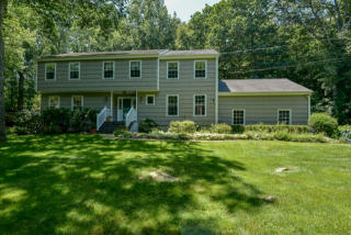 238 Thornwood Rd, Stamford, CT 06903-2601