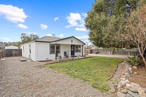 3130 Airline Hwy, Hollister CA  95023-9725 exterior