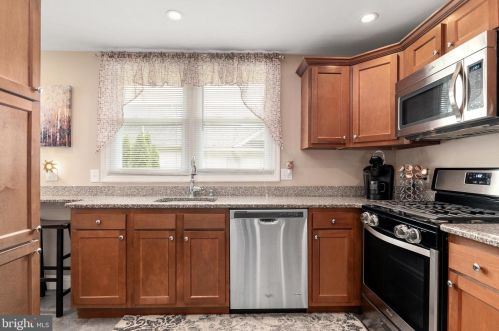 10 Cedar Ave, Berlin Boro NJ  08009-1302 exterior