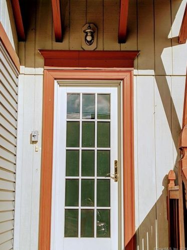 18 Taylor Ave, Bethel, CT 06801-2435